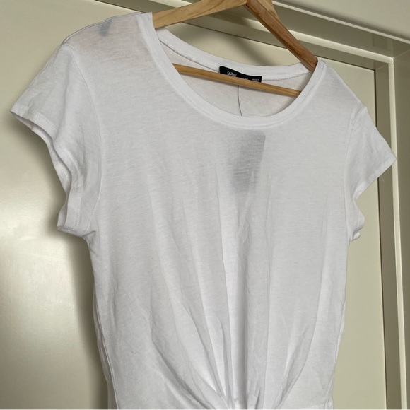 Sportsgirl knot-tie top - cropped length 🤍
Quality 🤍 Staple White 🤍 NEW 💖 - Picture 5 of 6